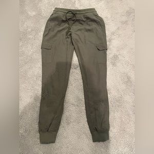 High rise cargo jogger in army green new with tags never worn